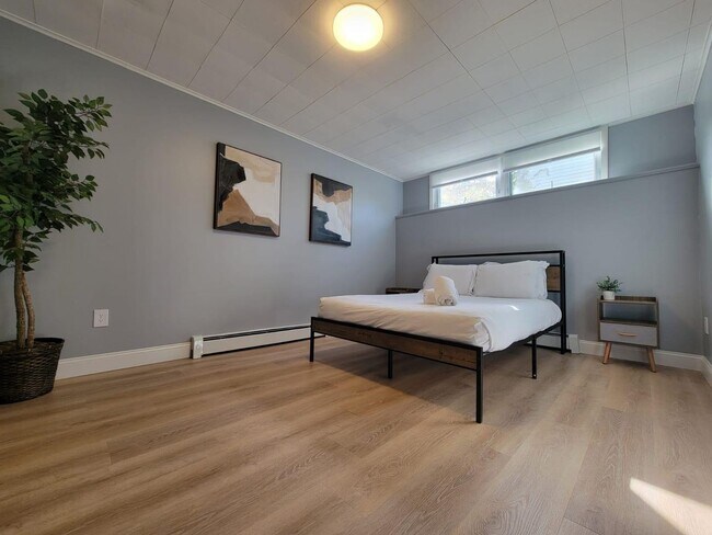 Building Photo - 7 Hudson Pl