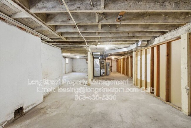 Building Photo - 2249 E Burnside St
