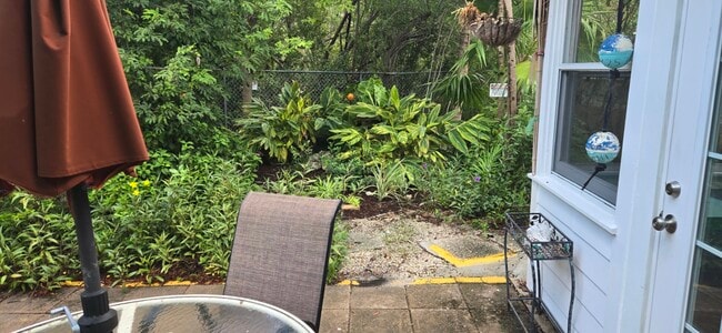 Building Photo - 1735 Bahama Dr