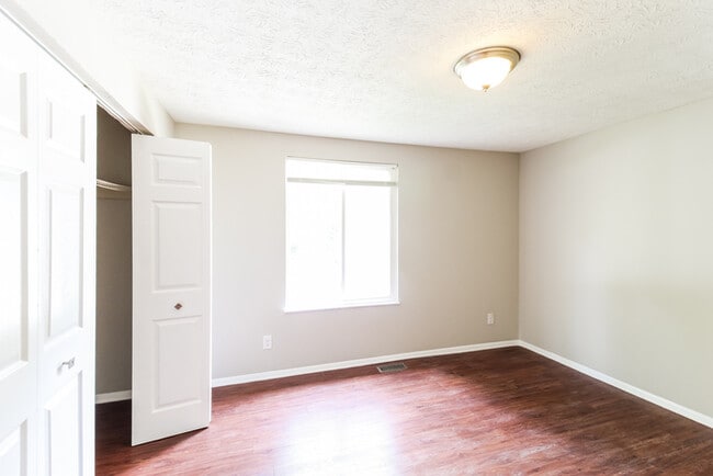 Building Photo - 2130 Scarbrough Dr