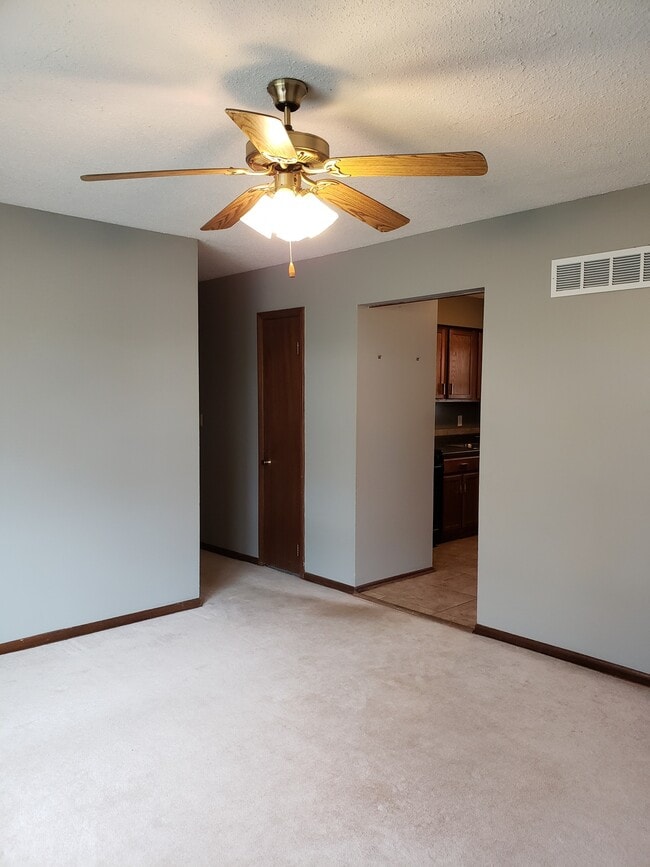 Building Photo - 4811 Candlelight Dr