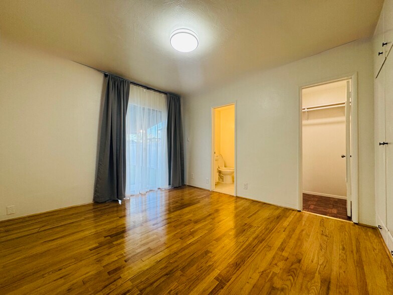 Building Photo - 10609 Mountain View Ave