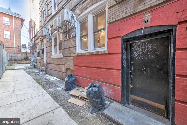 Building Photo - 4508 Walnut St
