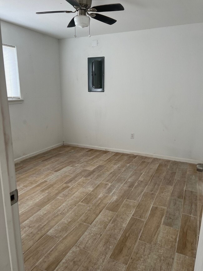 Building Photo - 4242 10th Ave