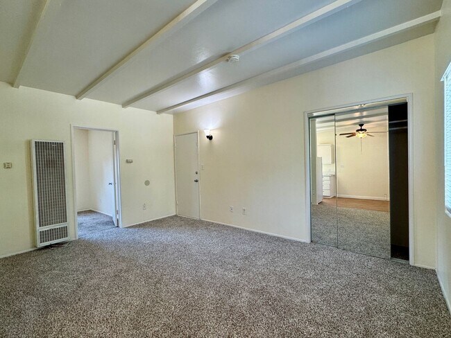 Building Photo - 4284 Third Ave