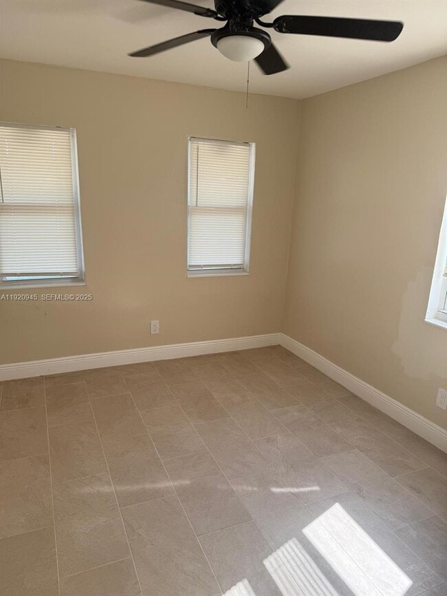 Building Photo - 631 NW 17th Ave