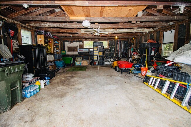 Building Photo - 1508 Hollyberry Ln