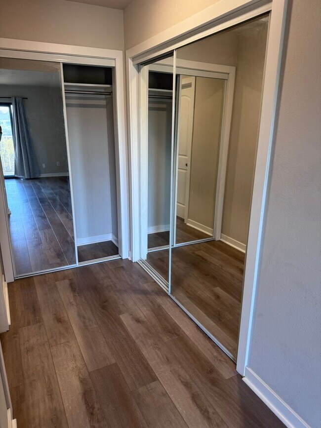 Building Photo - 5402 Villas Dr