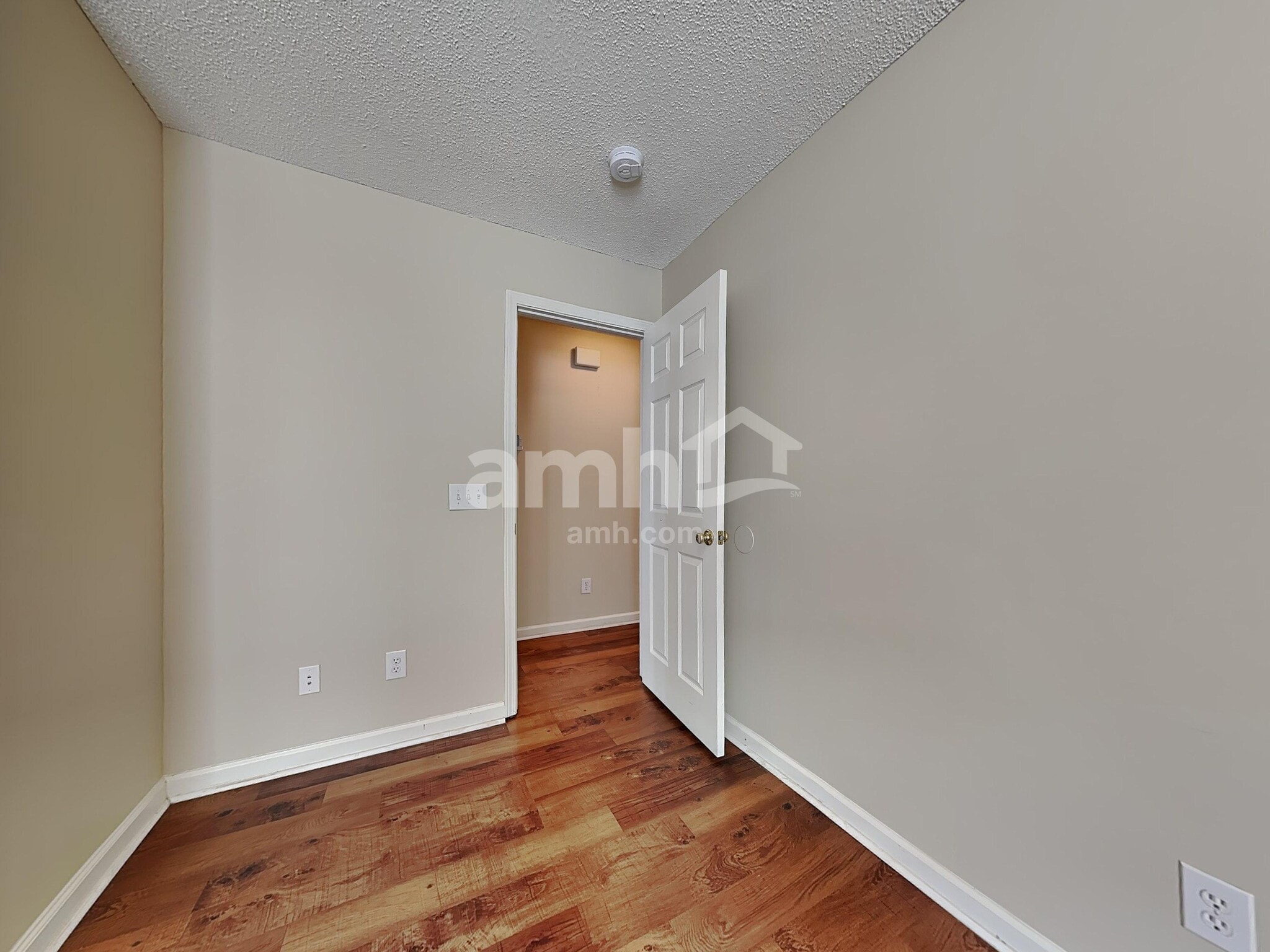 Building Photo - 223 Tigers Paw Dr