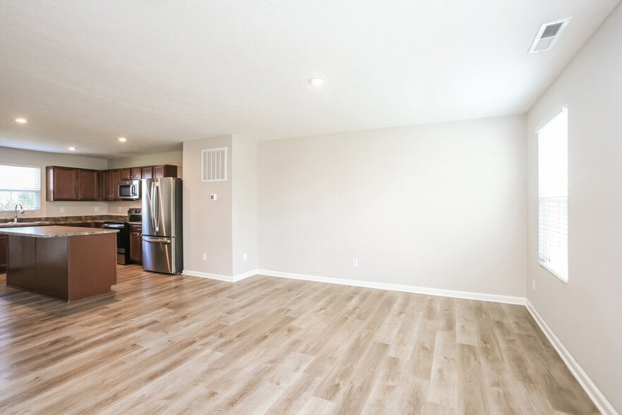 Building Photo - 107 Campus Ln