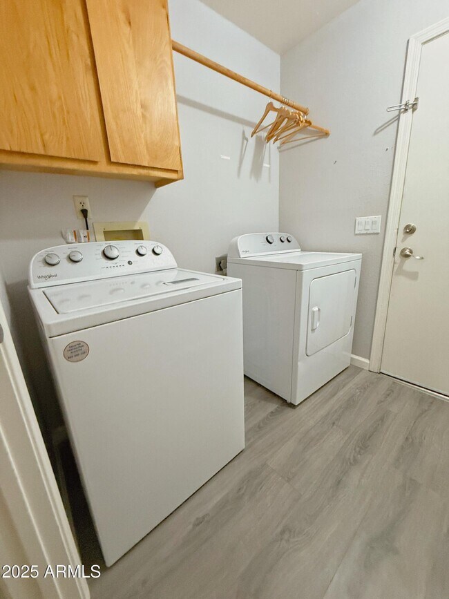 Building Photo - 8403 W Dreyfus Dr