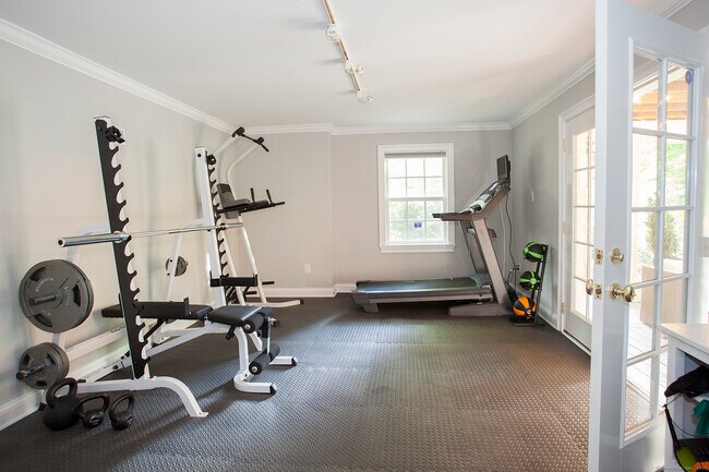 Building Photo - 38 Berndale Dr