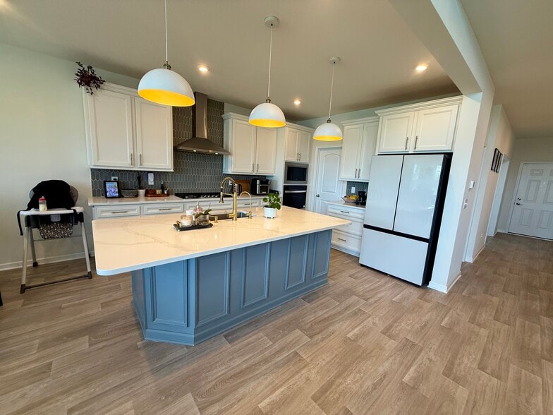 Kitchen - 2062 Broccoli Dr