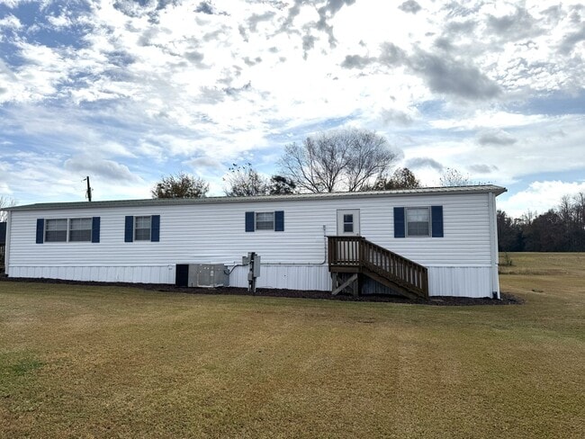 Building Photo - Single Family Manufactured Home- Ready for Move In!