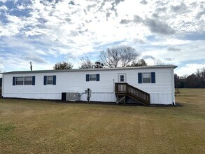 Building Photo - Single Family Manufactured Home- Ready for Move In!