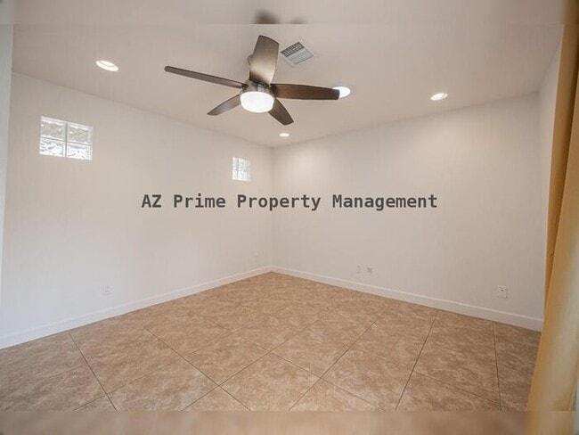 Building Photo - 5301 N 43rd Pl