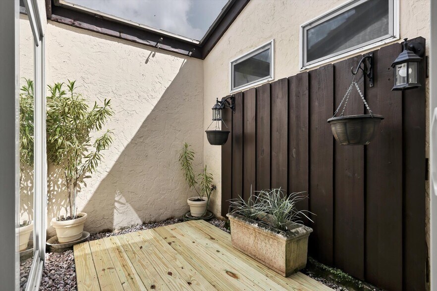 Building Photo - 3638 Glen Oaks Manor Dr