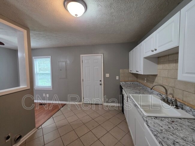 Building Photo - 112 E Acres Dr SE