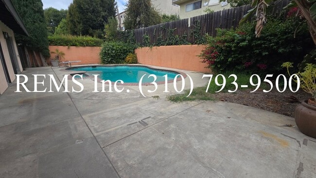 Building Photo - Large 4 Bedroom Single-Family Home with Pool & 2-Car Garage