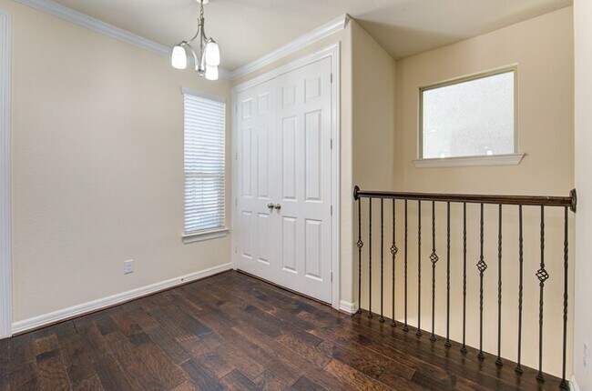 Building Photo - 10014 Spring Shadows Park Cir