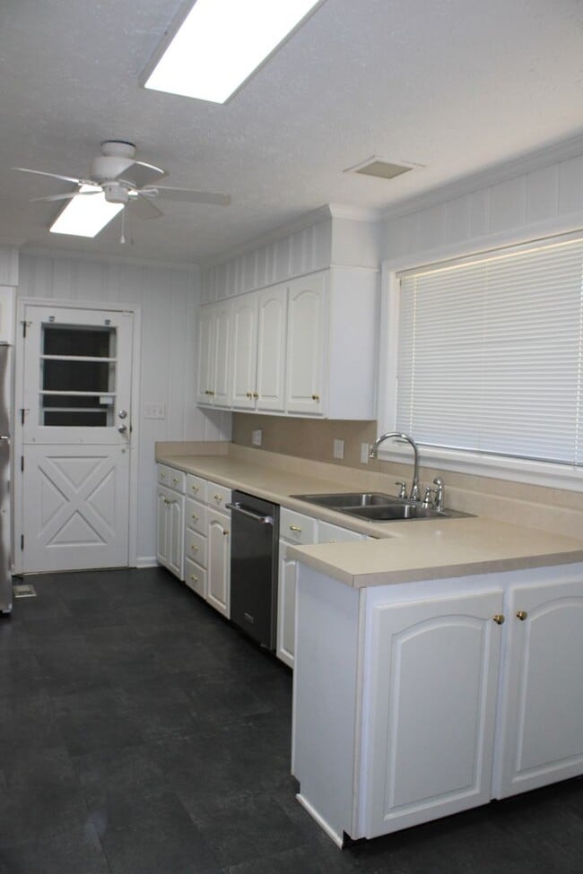 Building Photo - 3 Bedroom 2 bath W/ Bonus In Hammond Hills