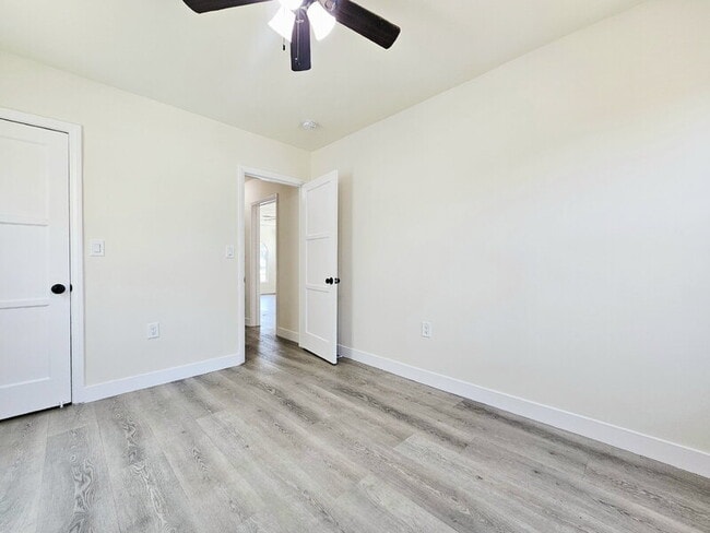 Building Photo - 1129 W 109th Pl