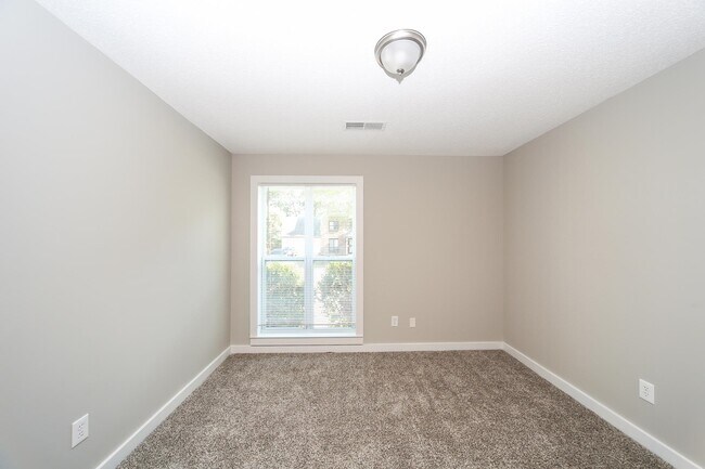 Building Photo - 6800 Cleary Dr