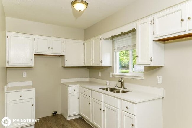 Building Photo - 3406 Remington Dr, Indianapolis, IN 46227