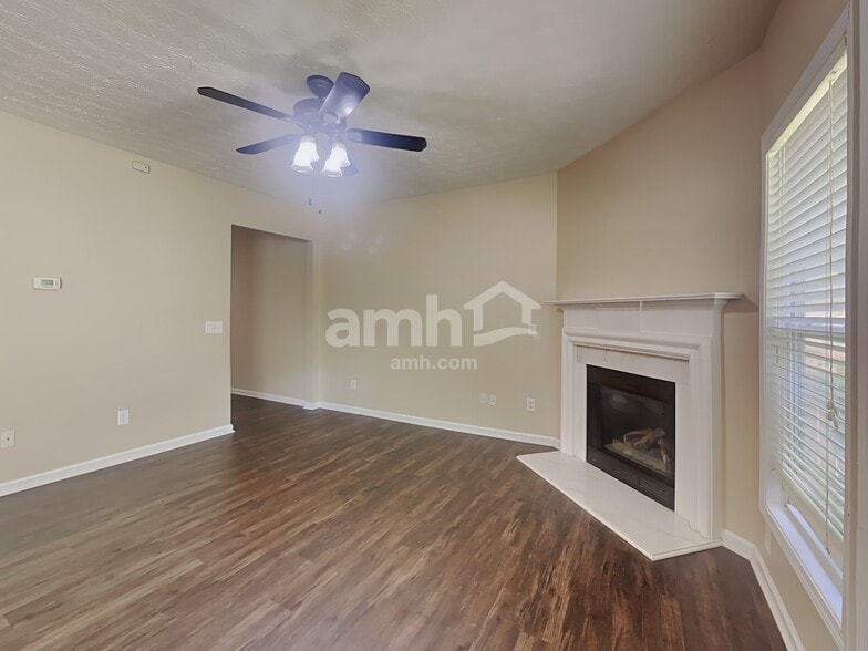 Building Photo - 311 Barberry Pl