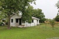 Building Photo - "Charming 2-Bedroom Retreat with Full Bath in the Heart of Castroville!"
