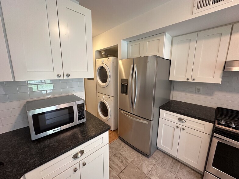 Building Photo - 2052 Royal Fern Ct