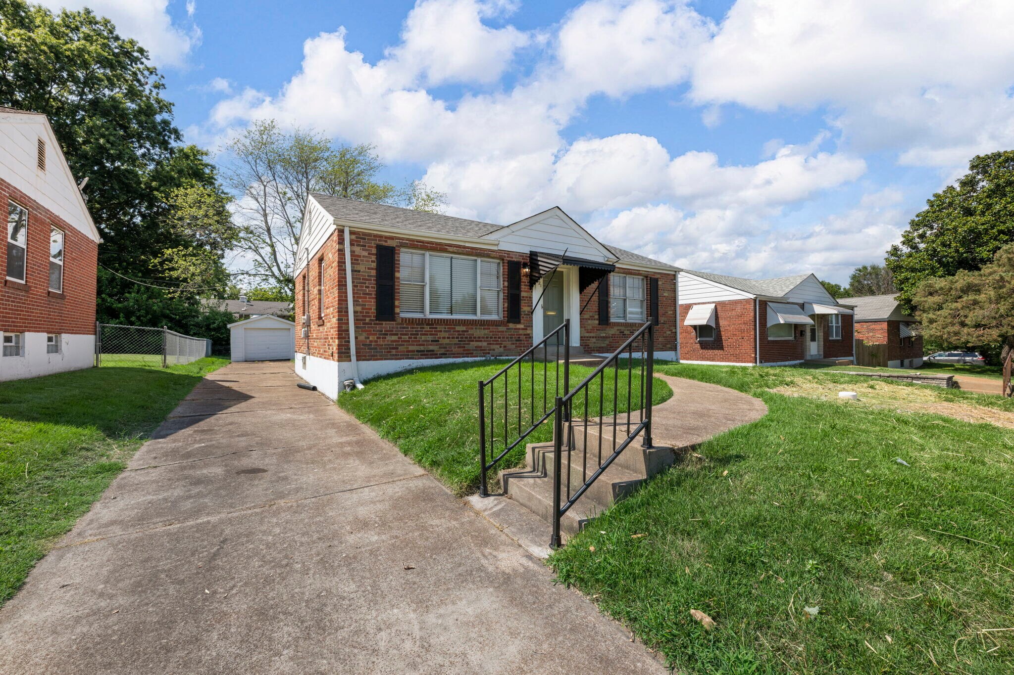 Building Photo - 7821 Morganford Rd