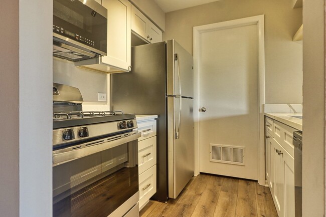 Building Photo - 364 Grissom Ct