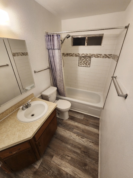 Building Photo - 5900 S Sunset Ave