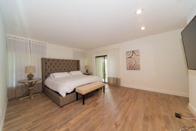 Building Photo - 11397 Pond View Dr