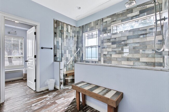 Building Photo - Fully Furnished 5 Bedroom Home in Eagle Id...