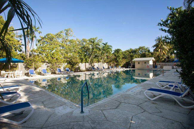 Building Photo - Spacious 3 Bedroom Townhome Available Now!