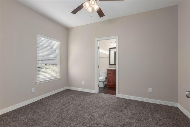 Building Photo - 1420 Holleman Dr