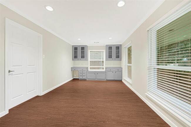 Building Photo - 1714 Quarterpath Dr