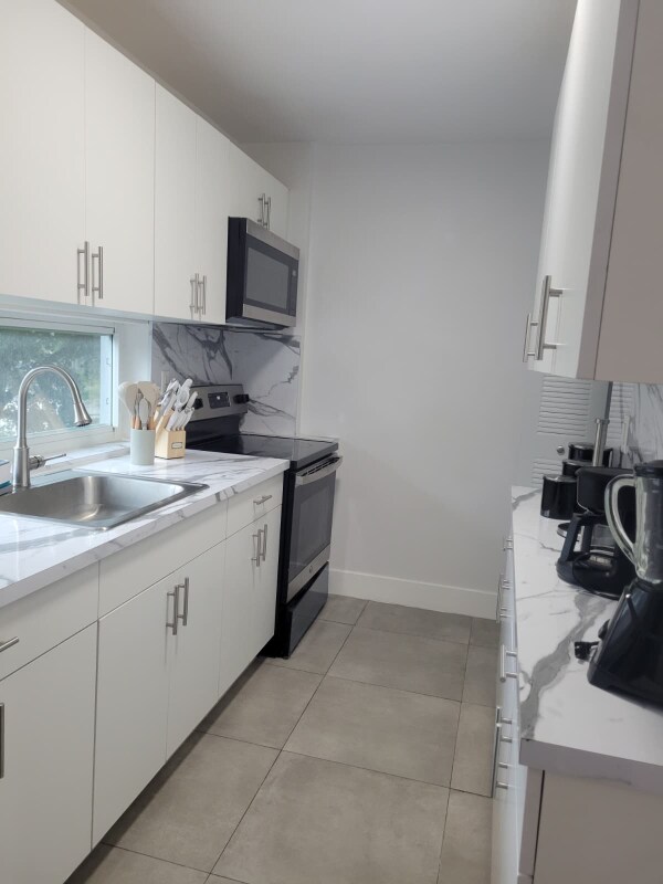 Building Photo - 645 Palmetto Dr