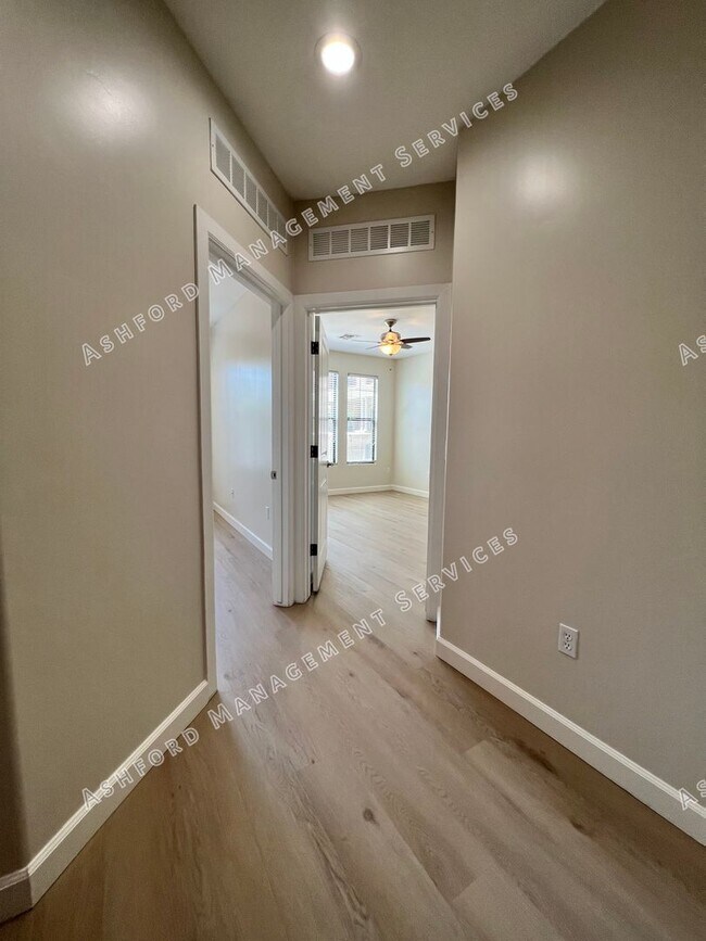 Building Photo - Scottsdale Luxury 2 Bed Condo with Mountain Views - Gated Artesia - Water Included