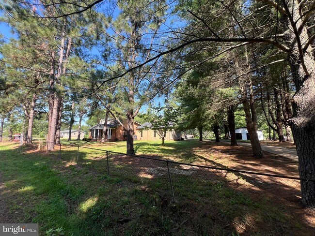 Building Photo - 9872 Red Hill Rd
