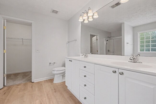 Building Photo - 1360 Harrington Dr