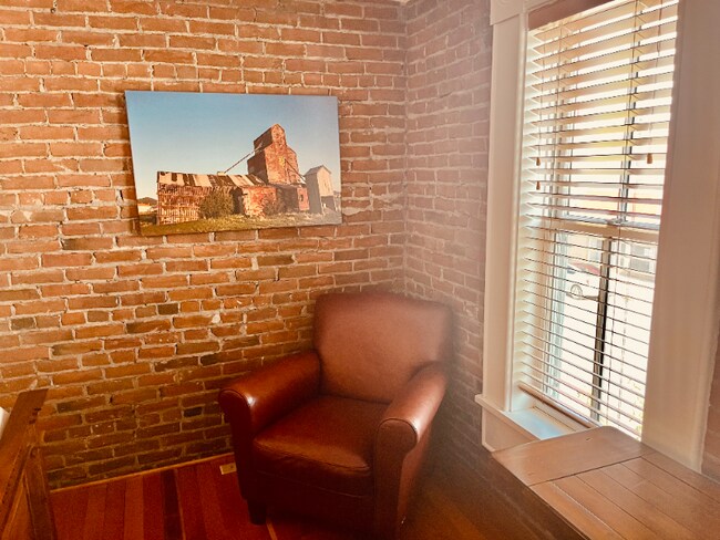 Building Photo - 214 S 2nd St