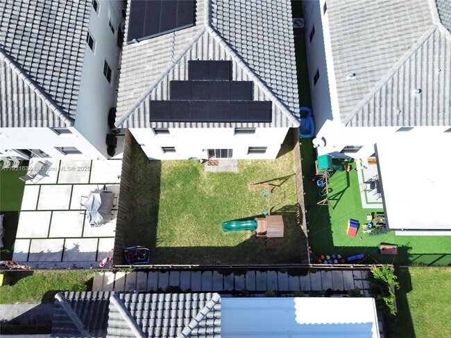 Building Photo - 2636 SE 13th Ct