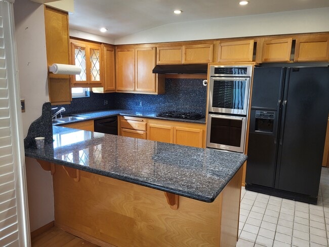 Building Photo - 2206 W Paseo del Mar