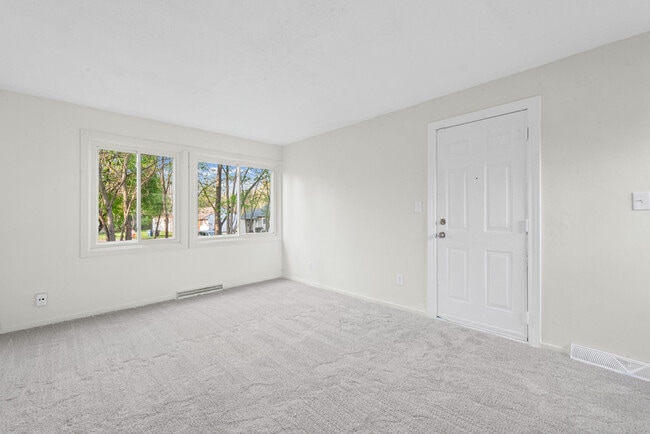 Building Photo - 31546 Alpena Ct