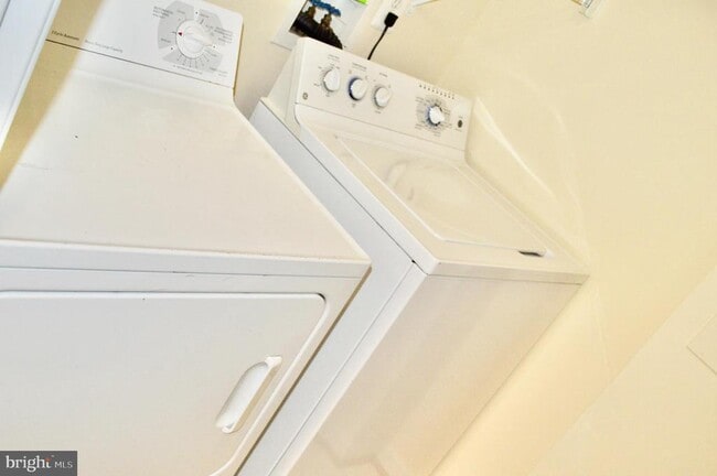 Building Photo - 6409 Weatherby Ct