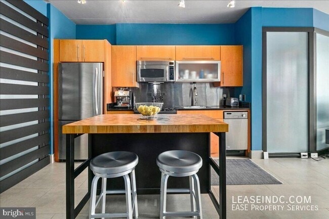Building Photo - 1133 14th St NW