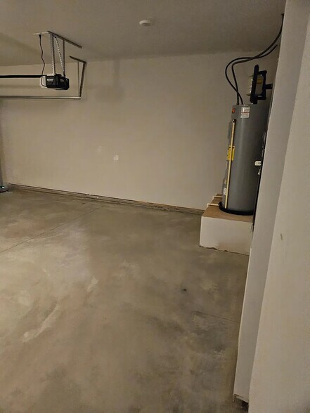 Building Photo - Room in House on Hibiscus Wy